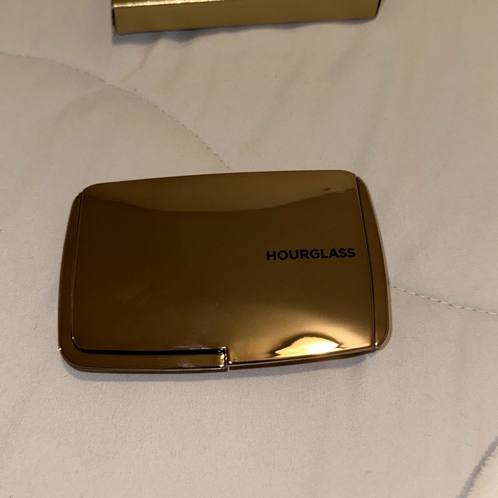 Hourglass Pressed Powder